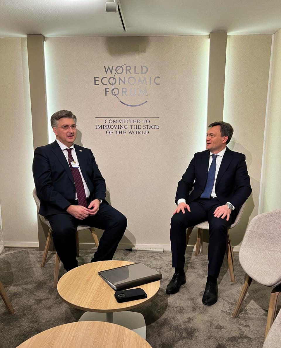 FOTO Forumul de la Davos: Recean a avut primele întrevederi. A invitat companiile din Liechtenstein să investească în Moldova