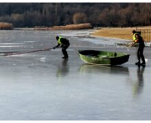 (ФОТО) В Кишиневе двое подростков провалились под лед на озере парка La Izvor. Один из мальчиков утонул