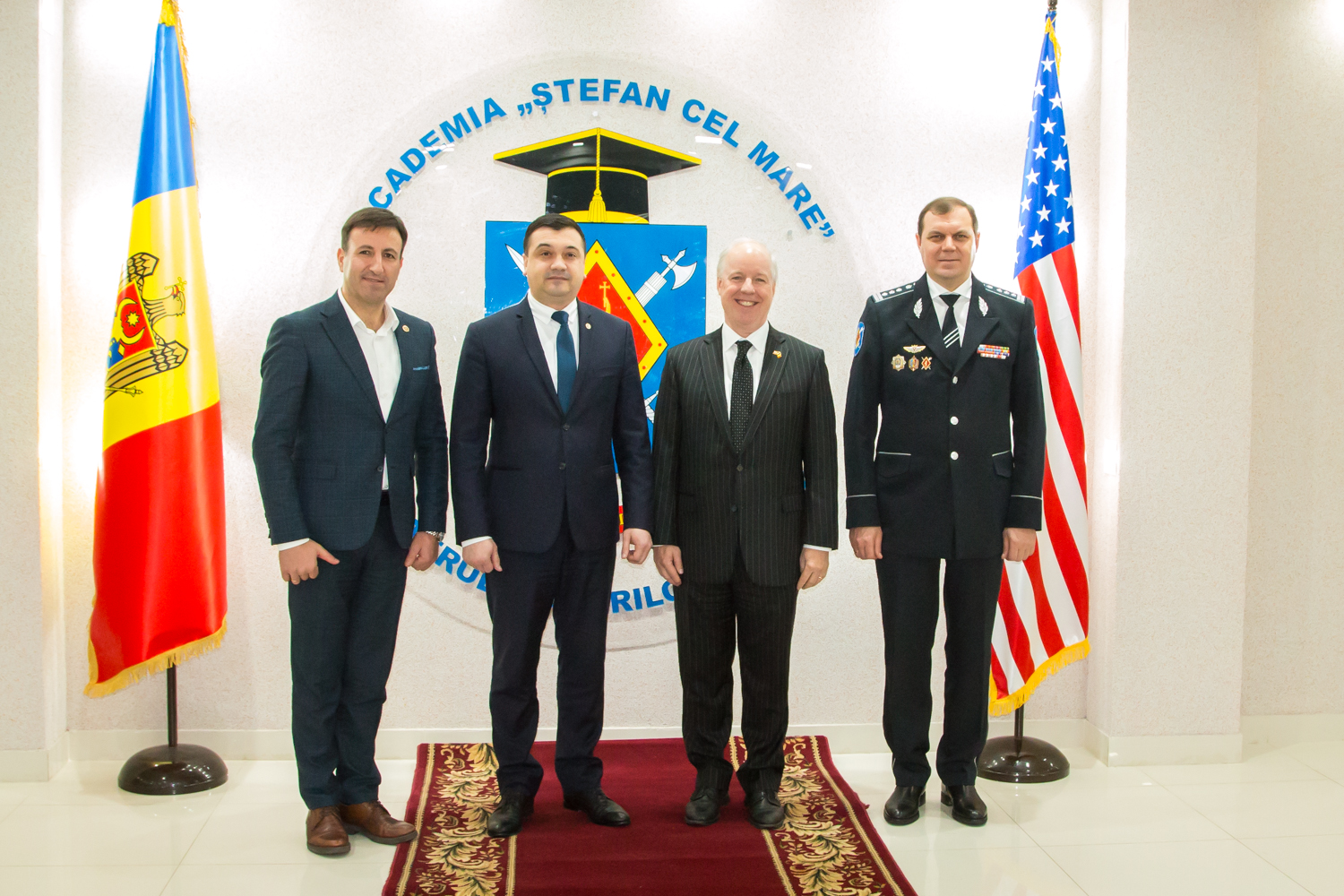 Instruirile pușcașilor marini ai SUA pentru trupele speciale din Moldova: Efros, Cernăuțeanu și Logsdon au făcut o vizită în zona antrenamentelor