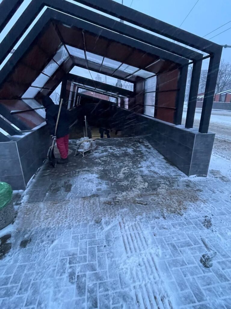 (ФОТО) Снегопад в Молдове. Кишинев под снегом, десятки населенных пунктов без электричества, школьникам продлили каникулы