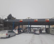 (ВИДЕО) Румыния закрыла пункт Леушень-Албица на границе с Молдовой для грузового транспорта из-за снега. Рекомендации водителям
