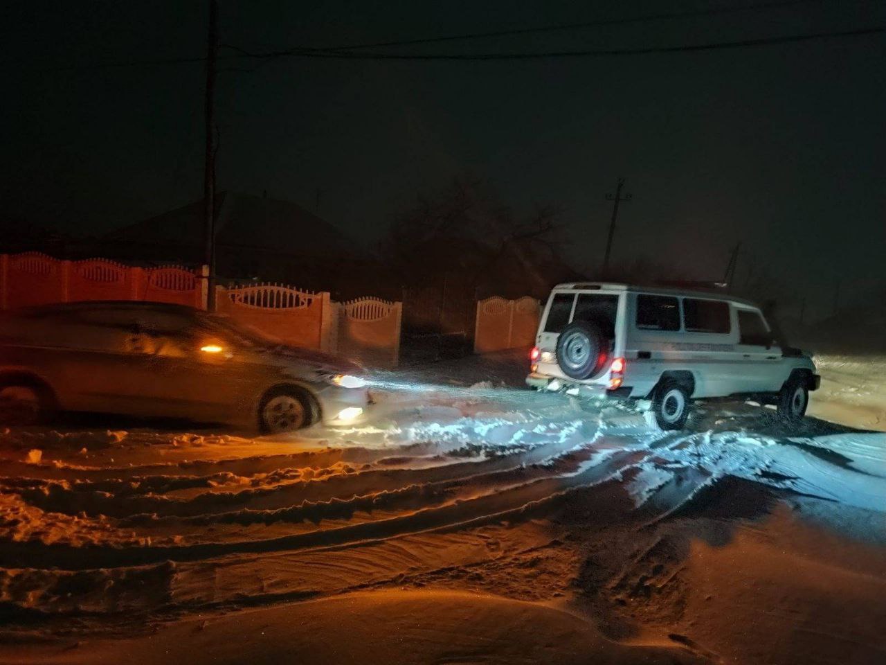 Bilanțul celei de-a doua nopți de ninsori: 40 de localități rămân fără energie electrică