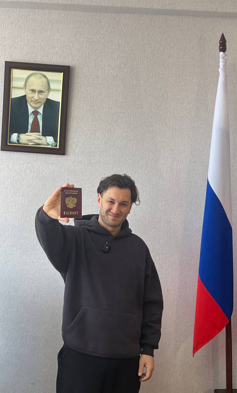 Cu Putin pe fundal, un producător de muzică din Ucraina a anunțat că a primit cetățenie rusă