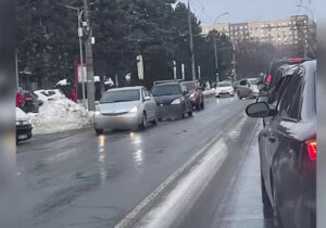 (ВИДЕО) В Кишиневе за два часа произошло 40 ДТП из-за гололеда