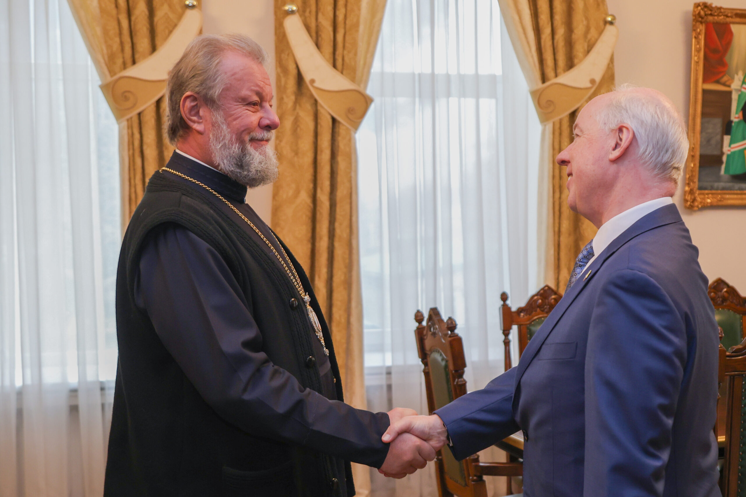 FOTO Ambasadorul SUA și mitropolitul Vladimir, întâlnire la Chișinău: „Și-a exprimat disponibilitatea de a coopera cu mitropolia”