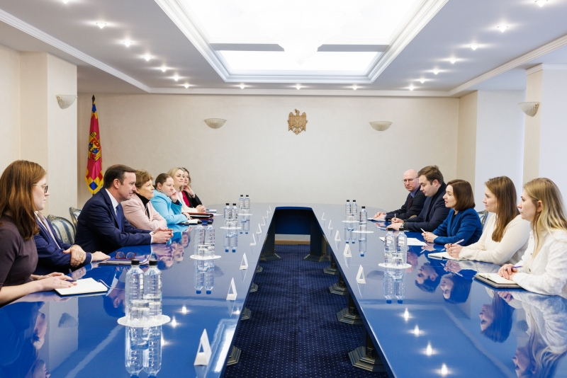 VIDEO Senatorii democrați americani Jeanne Shaheen și Christopher Murphy, în vizită la Chișinău. Ce au discutat cu președinta Sandu