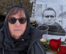 Тело российского оппозиционера Алексея Навального отдали его матери