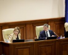 Deputații, scoși din vacanță. Grosu a solicitat convocarea Parlamentului în sesiune extraordinară