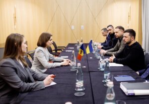 Sandu, întâlnire oficială cu Zelenski, la Tirana: „Moldova va continua să facă totul ce îi stă în puteri, pentru a sprijini Ucraina”
