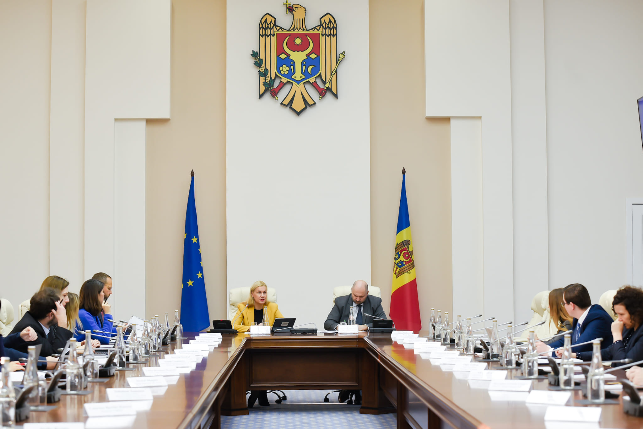 NM Espresso: Молдова обсудила энергетику с ЕС, мунсовет Кишинева позаседал со скандалом, а посол Украины не заметил слежку
