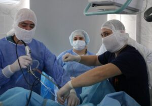 В Бельцкой больнице впервые провели эндоскопическую операцию на почках