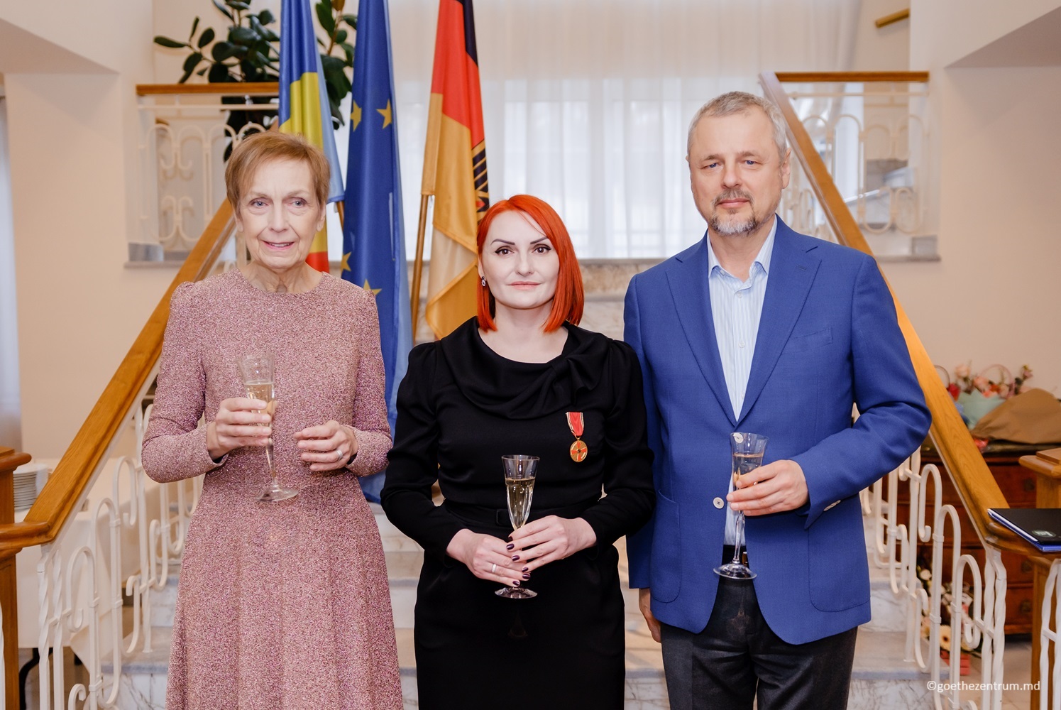 FOTO Directoarea unui centru cultural din Moldova, apreciată cu Medalia de Merit de președintele Germaniei