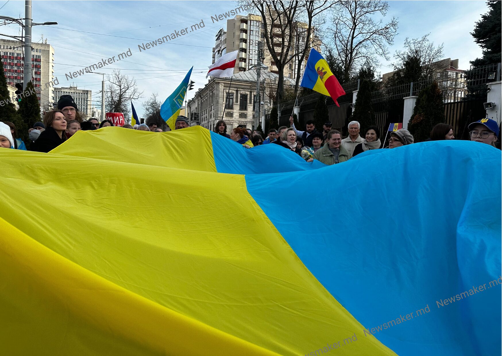 (ФОТО, ВИДЕО) «Мы хотим показать Путину, что мы — сила». В Кишиневе прошел марш солидарности с Украиной