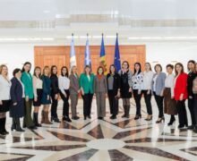 Санду обсудила с преподавателями школ проведение референдума о вступлении Молдовы в ЕС
