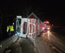 (ФОТО) В Румынии перевернулся грузовик из Молдовы