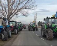 (ВИДЕО) В Молдове протестующие фермеры доехали до КПП Леушены и ненадолго заблокировали движение