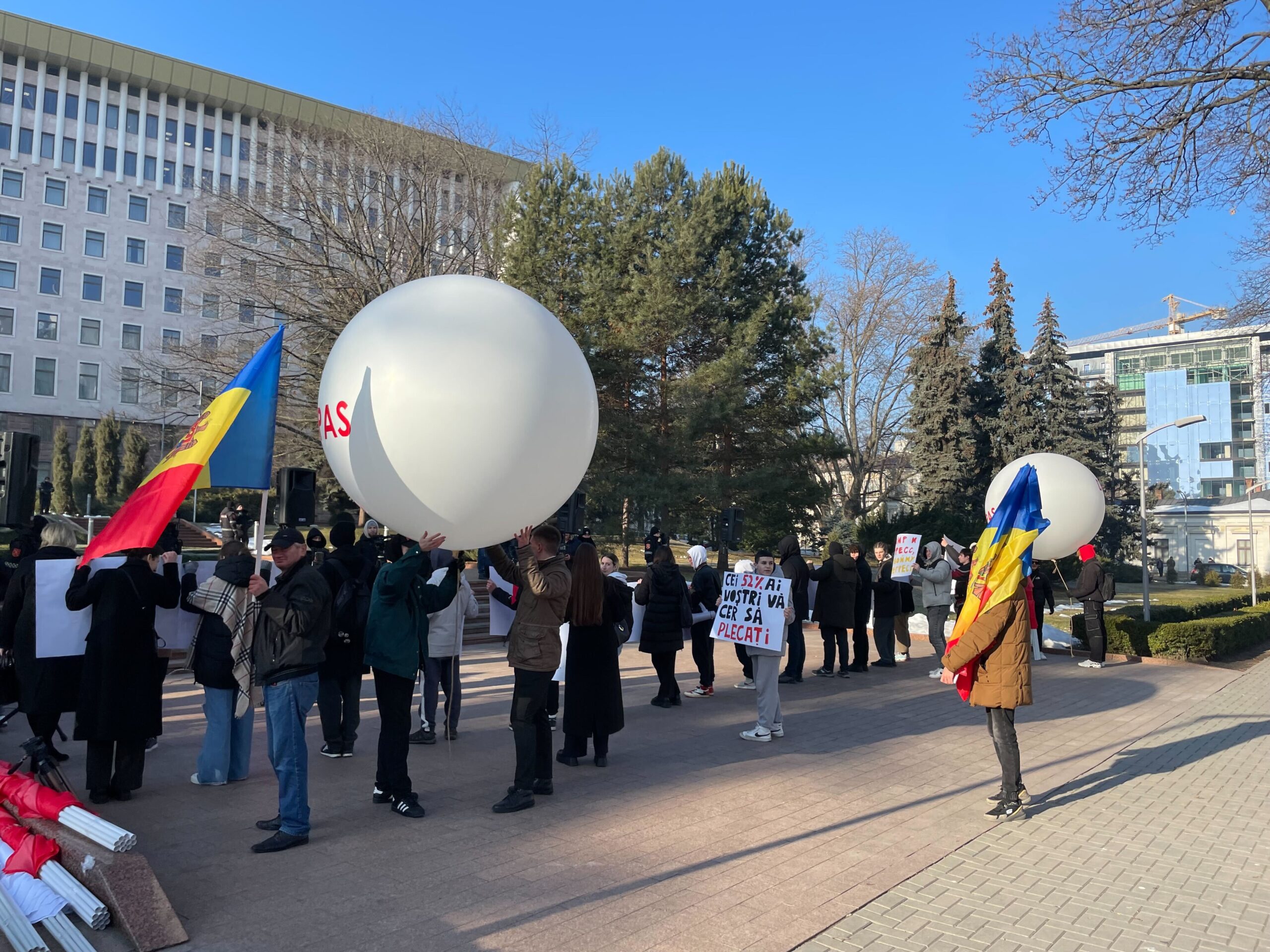 LIVE Renaștere, afiliat lui Șor, protestează la Parlament