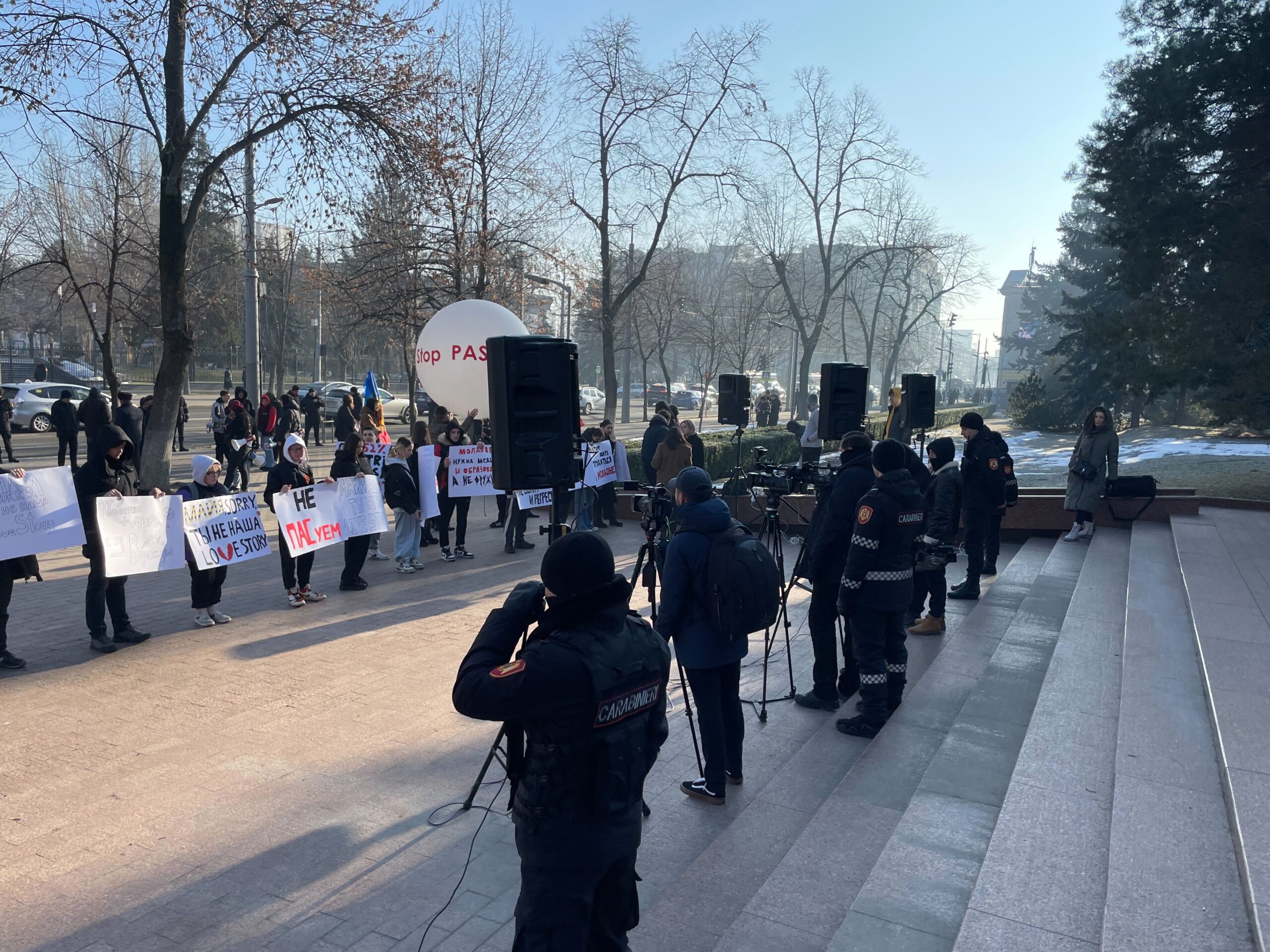 LIVE Renaștere, afiliat lui Șor, protestează la Parlament
