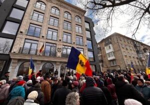 «Этот институт не нужен Молдове». Коммунисты и социалисты провели протест у здания НАРЭ