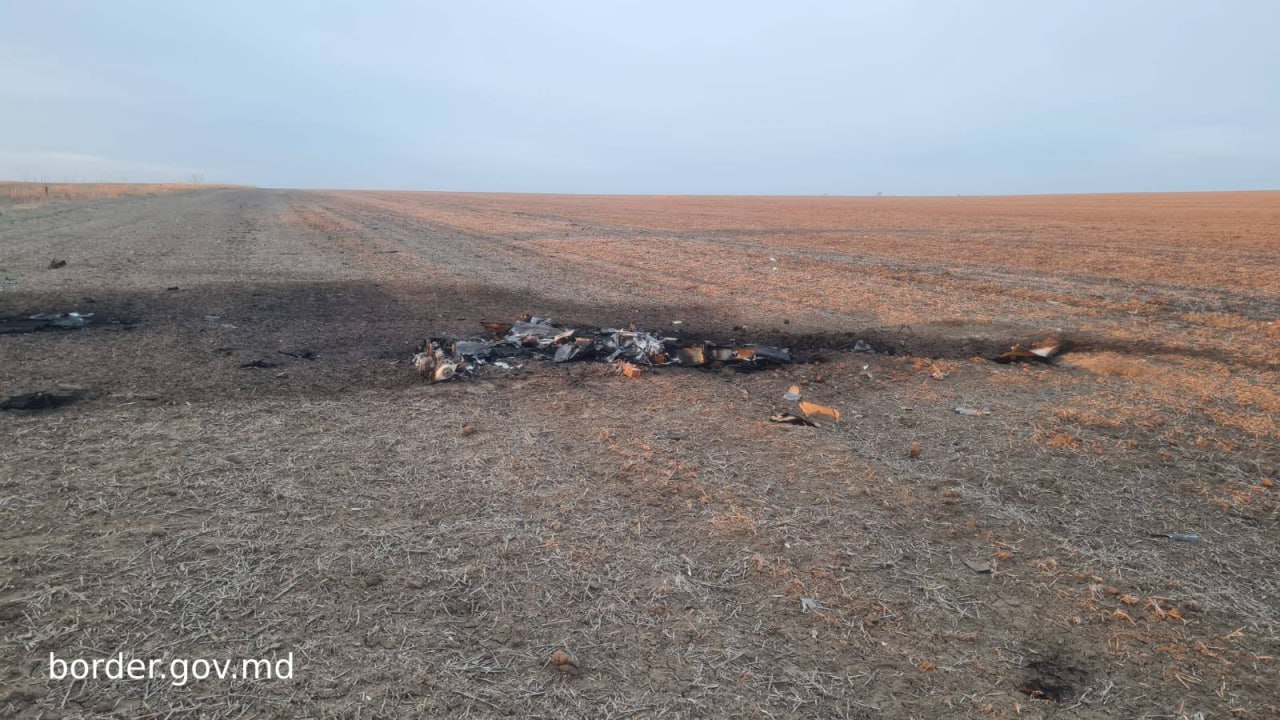 FOTO Fragmente de dronă Shahed, depistate în raionul Vulcănești. Precizările Poliției de Frontieră