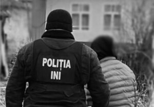 (ВИДЕО) Двух граждан Молдовы экстрадировали из России. Они находились в международном розыске