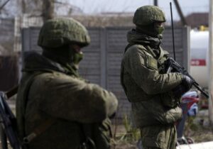 VIDEO Prizonieri ucraineni neînarmați, împușcați de soldații ruși la Bahmut. Kievul: este o crimă de război
