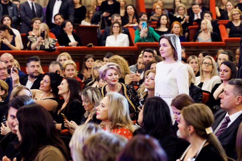 (ФОТО) Санду на церемонии награждения женщин-предпринимателей: Чем больше независимых женщин, тем более свободно и независимо общество