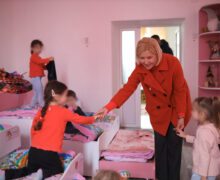 Ирину Влах раскритиковали за фото с детьми. Министерство образования запросило проверку