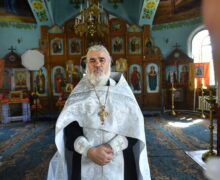 În ce stare e preotul înjunghiat în curtea mănăstirii din Cosăuți? A fost operat de o echipă de medici din Chișinău