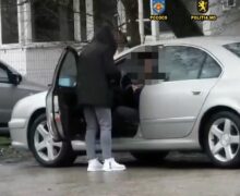 VIDEO Șantaj cu imagini cu caracter intim: un taximetrist din Chișinău cerea 1000 EUR de la o chelneriță. A fost reținut
