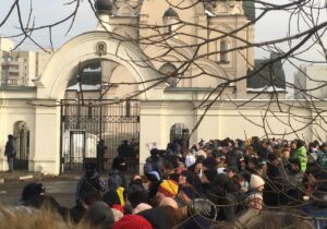 LIVE Alexei Navalnîi este condus pe ultimul drum. Mii de oameni au venit la biserica împânzită de poliție