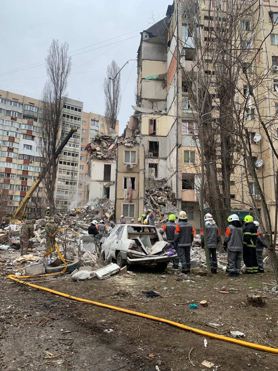 (ФОТО, ВИДЕО) В Одессе беспилотник упал на многоэтажку. Есть погибшие