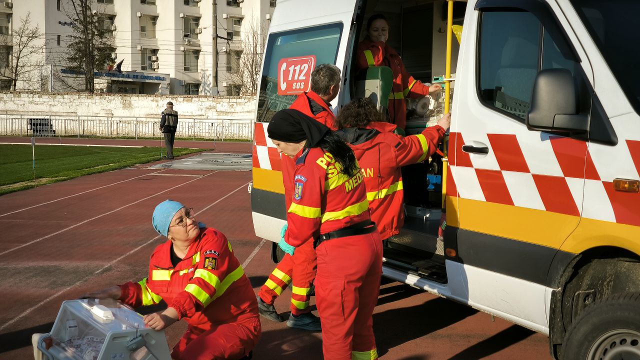 Intervenție cu elicopterul SMURD în Moldova: un bebeluș de două luni a fost transportat din Chișinău la Iași