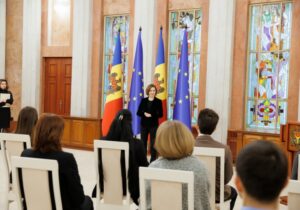 Стипендия — €200. В Молдове принимают заявки на стажировку в госучреждениях, включая аппарат президента