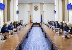Миссия МВФ встретилась в Кишиневе с премьером Дорином Речаном
