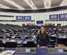 Moldoveni la Bruxelles. Angelica Petrov, despre munca în Parlamentul European, telefoane cu butoane și revenirea la Chișinău