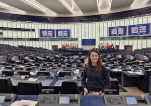 Moldoveni la Bruxelles. Angelica Petrov, despre munca în Parlamentul European, telefoane cu butoane și revenirea la Chișinău