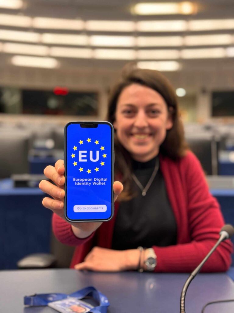 Moldoveni la Bruxelles. Angelica Petrov, despre munca în Parlamentul European, telefoane cu butoane și revenirea la Chișinău