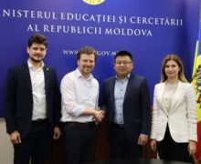 Școlile „model” din Moldova vor fi susținute cu 18 mln lei. Câți bani va investi o companie chineză de telecomunicații