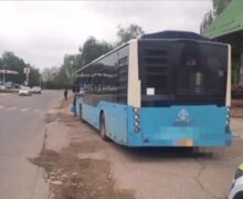 (ВИДЕО) В Кишиневе полицейские остановили пьяного водителя автобуса