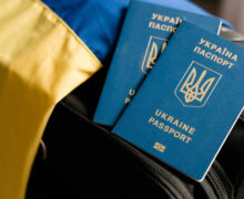 Украина не будет выдавать загранпаспорта мужчинам призывного возраста, живущим за границей