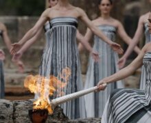 (ВИДЕО) В Греции зажгли Олимпийский огонь Игр-2024