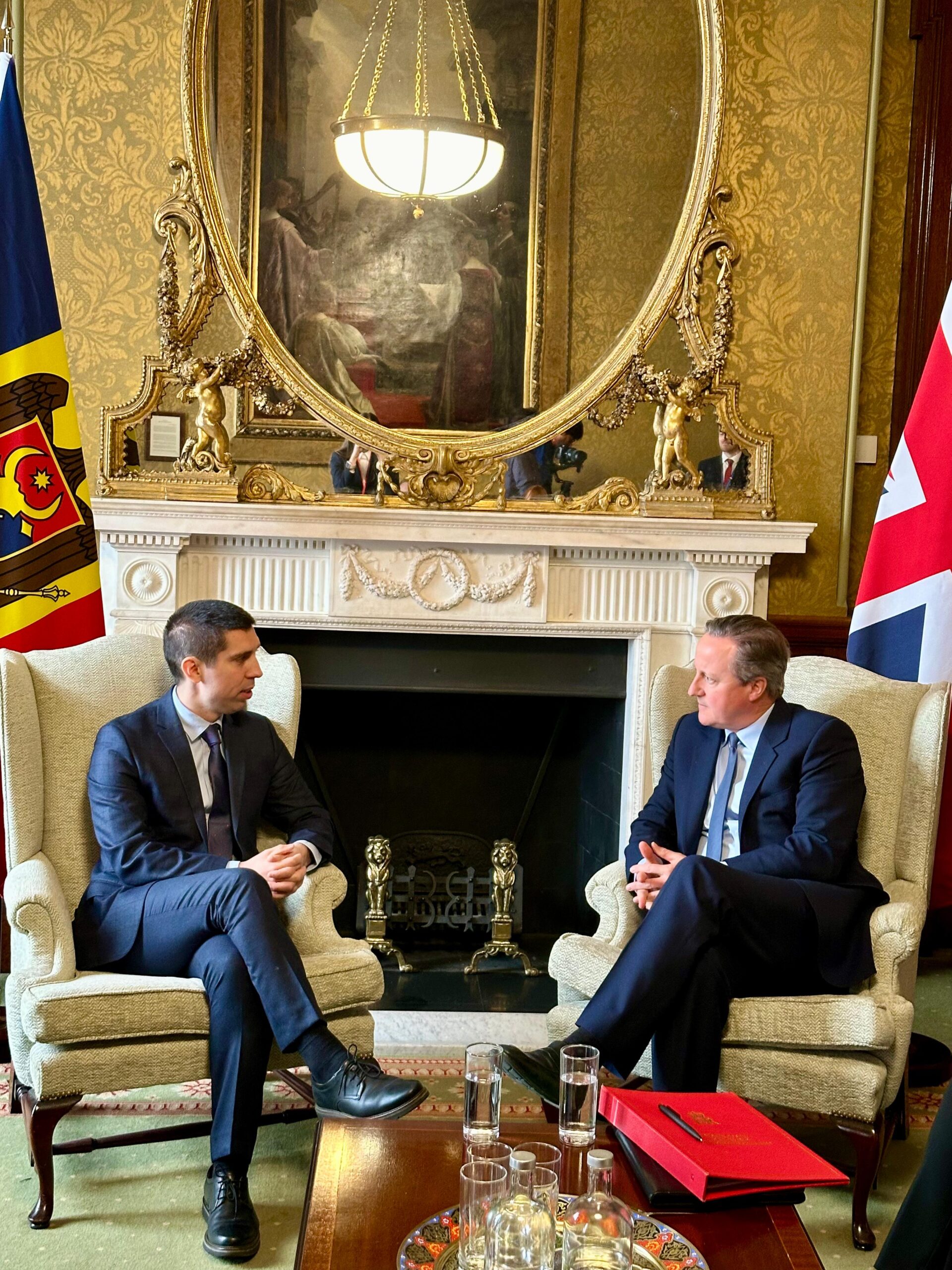 Mihai Popșoi, întâlnire cu omologul britanic la Londra. Cameron: „Vom fi întotdeauna alături de Moldova”