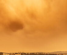 (FOTO) Un nor de praf din Sahara se îndreaptă spre Moldova. Precizările meteorologilor