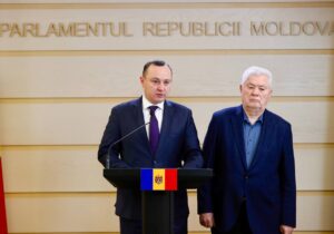 ПСРМ и ПКРМ вновь требуют гарантий безопасности. Батрынча и Воронин представили проект закона о постоянном нейтралитете Молдовы