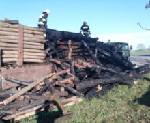 (ФОТО) В Рышканском районе загорелся грузовик с древесиной