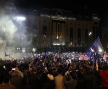 VIDEO Proteste în Georgia cu privire la legea „agenților străini”: 14 persoane, reținute; înainte de aceasta, deputații s-au luat la bătaie