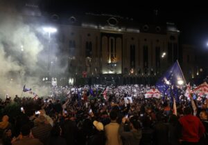 VIDEO Proteste în Georgia cu privire la legea „agenților străini”: 14 persoane, reținute; înainte de aceasta, deputații s-au luat la bătaie