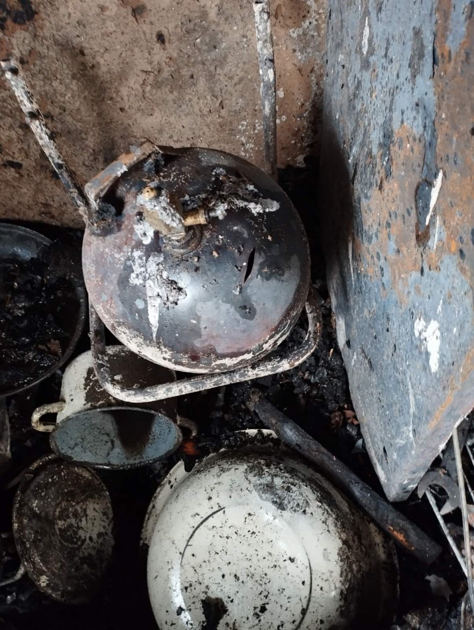 (ФОТО) В Единецком районе при пожаре в частном доме взорвался газовый баллон