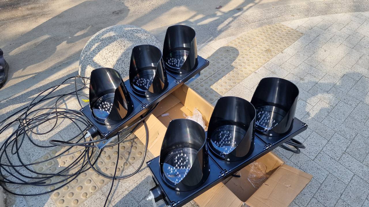 (ФОТО) В центре Кишинева установили светофоры для велосипедистов